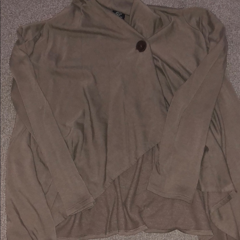 Poncho type sweater with button